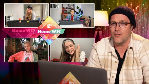 Der vierte Tag der KiKA LIVE Home WM: Ben mit TikTokerin Nadine Breaty, Musiker Malik Harris, YouTube-Star Mavie Noelle und Moderator Checker Julian.