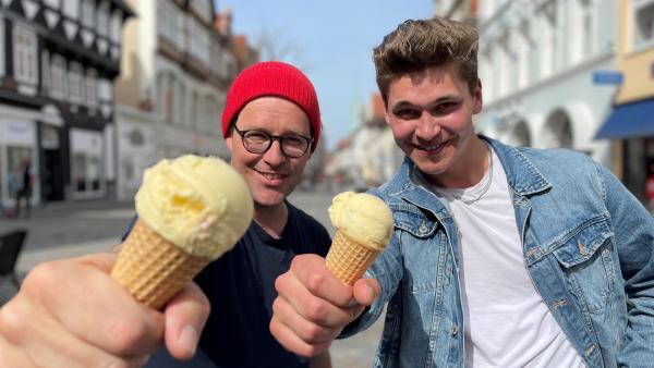 Deutschpop-Newcomer  Julius Faehndrich veröffentlicht seine neue Single „Hoffnung“ und Ben trifft ihn in seiner Heimatstadt Hameln, wo sogar eine Eissorte nach ihm benannt wurde.