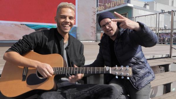 Beim Eurovision Song Contest steht Malik Harris für Deutschland auf der Bühne. Ben trifft ihn in Hamburg und testet, wie musikalisch Malik wirklich ist.