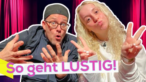 Rechte: KiKA/Nicolette Maurer Links Ben mit erstauntem Blick. Rechts dicht neben ihm Maria Ziffy. Sie macht mit den Händen das Victoryzeichen. Aufschrift: So geht lustig!