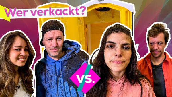 Links Sarah. Daneben Ben mit Schleim und Erde auf Mütze und Pullover. Beide schauen angeekelt. Rechts Clarissa mit Schmutz auf dem Kopf, im Gesicht und auf der Kleidung. Daneben Tobi mit skeptischem Blick. Im Hintergrund eine Toilettenkabine. Oben die Aufschrift Wer verkackt?