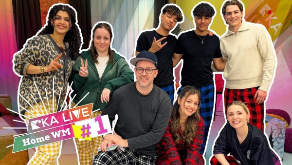 Gruppenbild v.l.n.r.: notselma, Maria Ziffy, Ben, Sarah, Justin und Samuel Singh, Nevio Wendt und Esther Graf in der Home WM Location. Aufschrift: Home WM #1