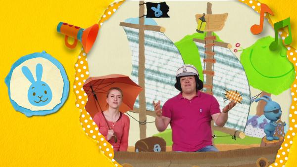 Kikaninchen, Anni und Christian segeln auf einem Piratenschiff