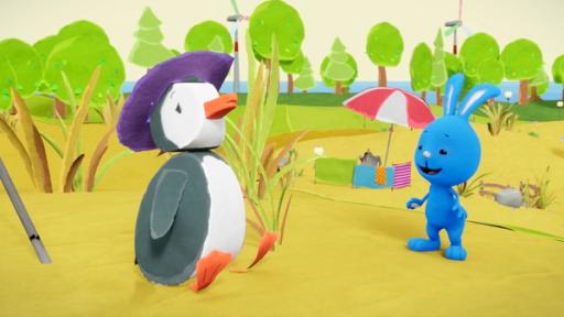 Kikanichen ist am Strand. Es steht vor einem Pinguin. Dieser trägt einen lila Hut und schwitzt.