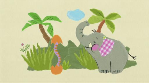 Ein Elefant und eine Schlange stehen sich gegenüber