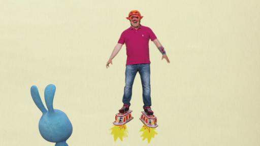 Raketenschuhe | Rechte: KiKA Christian fliegt auf zwei Raketenschuhen.