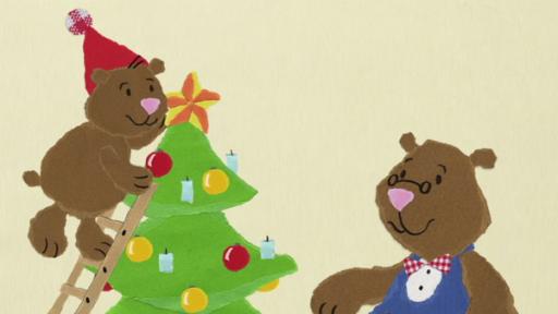 Zwei Bären schmücken den Tannenbaum