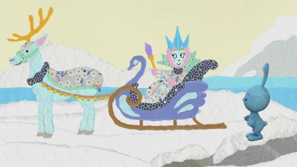 Die Schneekönigin serviert einen Schneemann | Rechte: KiKA