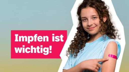 Sendung 24. April | Rechte: ZDF Ein Mädchen zeigt auf das Pflaster auf ihrem Arm. Links davon der Schriftzug "Impfen ist wichtig!"
