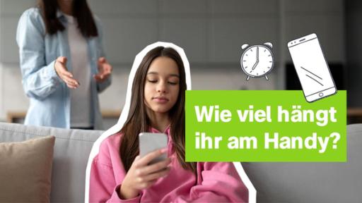 Kind sitzt am Handy