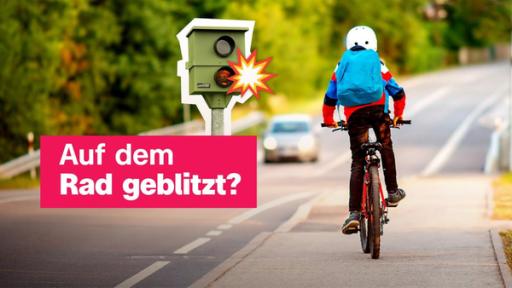 Ein Kind fährt mit dem Fahrrad an einem Blitzer vorbei und daneben steht die Frage: "Auf dem Rad geblitzt?"