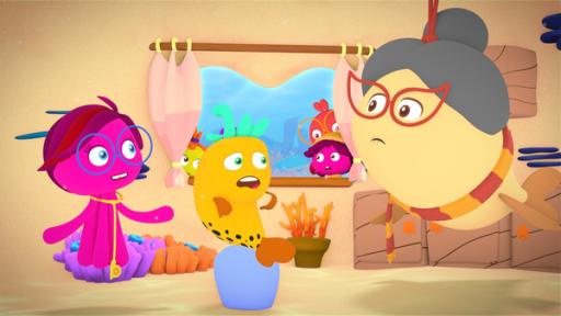 Rechte: KiKA/Bigchild Entertainment Kugelfisch Buba (vorne Mitte) ist in einer Arztpraxis. Sie steht zwischen ihrer Oma und der Ärztin.
