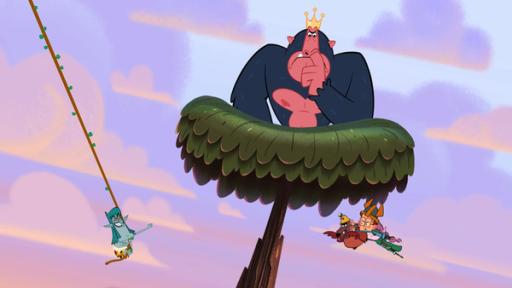 Die Pechvögel | Rechte: 2015 Mondo TV France - Pictanovo - ZDF Enterprises - TF1 - All rights reserved Der König der Affen (Mitte) trägt eine Krone auf dem Kopf und sitzt auf einem hohen Baum fest. Er weiß nicht, wie er alleine runterkommen soll. Deswegen schwingt Vipkrad (links) auf einer Liane zum Baum, während Ephi (rechts) und Marcus (r.) auf Ratricks Rücken heranfliegen. Die drei versuchen, Vipkrad noch rechzeitig wegzustoßen.