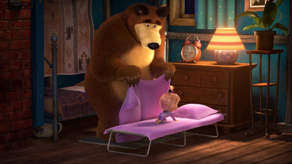 Der Bär macht sich für den Winterschlaf bereit, da möchte ihm Mascha Gesellschaft leisten.