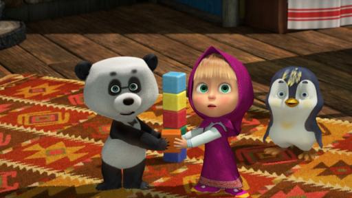 Rechte: KiKA/Animaccord Animation Studio Mascha spielt gemeinsam mit dem Panda und dem Pinguin. Sie und der Panda halten beide einen Baustein in der Hand. Hinter ihnen steht ein bunter Turm aus gestapelten Bausteinen.