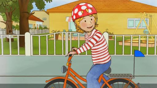 Conni lernt Rad fahren | Rechte: ZDF Conni sitzt mit Helm auf ihrem Fahrrad und übt den Schulterblick.
