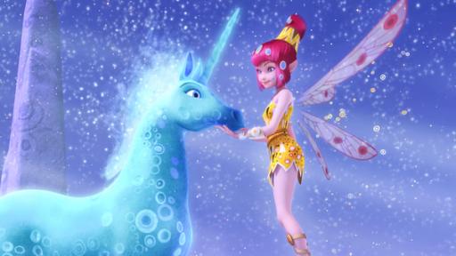 Die Ballade vom Mond-Einhorn | Rechte: ZDF Yuko (rechts) und das blaue Mond-Einhorn (links) vor einem strahlenden Sternenhimmel.