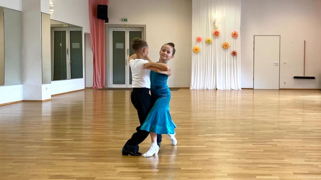 Mariia und Maxim beim Tanztraining