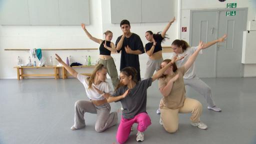 Folge 12: MYLE - Überraschungsgast beim Training | Rechte: © Starship Film GmbH/rbb MYLE und die MY MOVE DANCECREW trainieren das erste Mal zusammen. (Quelle: © Starship Film GmbH/rbb)