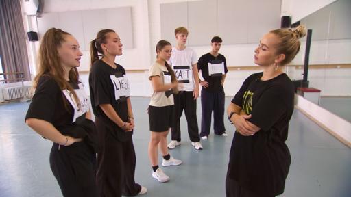 MY MOVE – Tanz deines Lebens S04 - Folge 17 | Rechte: STARSHIP FILM GmbH Die jungen Tänzerinnen und Tänzer zeigen, was sie gerade fühlen. Ein sehr emotionaler Moment für Sarah und die MY MOVE DANCECREW (Quelle: STARSHIP FILM GmbH)