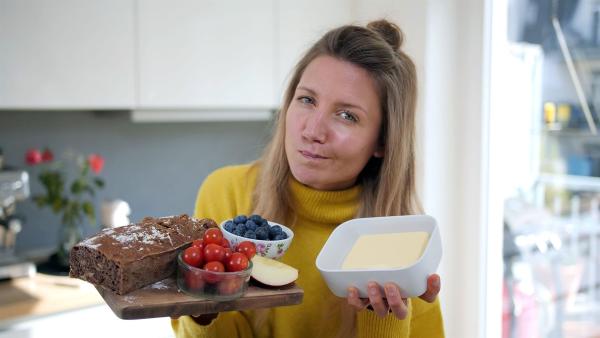 Wie klimafreundlich ist mein Butterbrot? Reporterin Jana überprüft einen Tag lang ihren persönlichen CO2-Verbrauch.