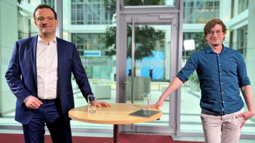 Robert Meyer steht neben Jens Spahn