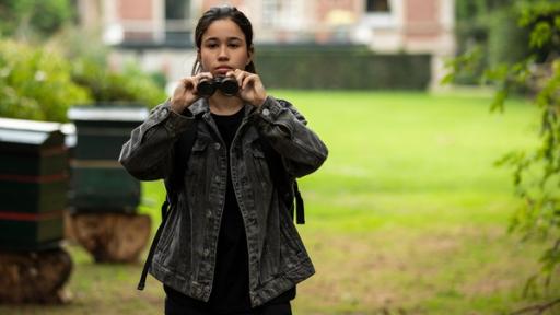 Startbild Folge 3 | Rechte: © The Storytellers Film & TV/ Elvin Boer, 2019 Hunter beobachtet ein verdächtiges Fahrzeug.