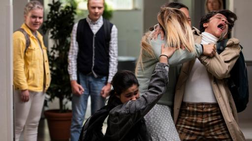 Startbild Folge 5 | Rechte: © The Storytellers Film & TV/ Elvin Boer, 2019 In der Schule gibt es Ärger.