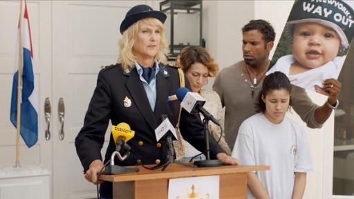 Startbild Folge 10 | Rechte: © The Storytellers Film & TV/ Thomas Leermakers, 2019 Die Polizistin, Denny, Stanley und Hunter wenden sich an die Öffentlichkeit.