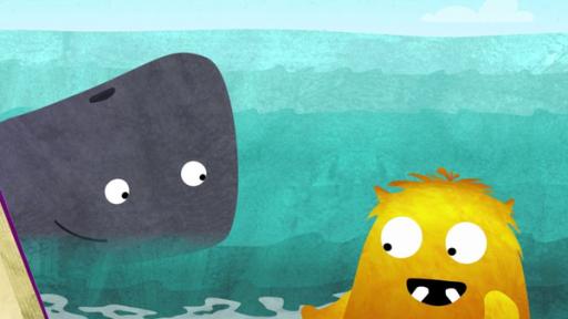 Ein Yeti-Kind am Strand. Im Meer schwimmt ein Wal. Im Vordergrund ein offenes Buch mit dem Buchstaben W auf der rechten Seite.
