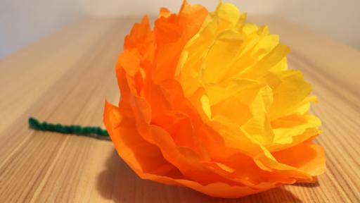 Papierblume | Rechte: KiKA Selbstgebastelte Blume aus Papier