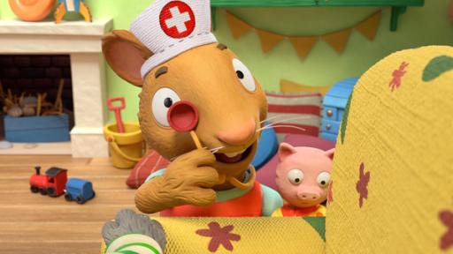 Psst! | Rechte: ZDF Posy hat ein Krankenschwester-Häubchen auf und hält ein Stethoskop vor ihr rechtes Auge.