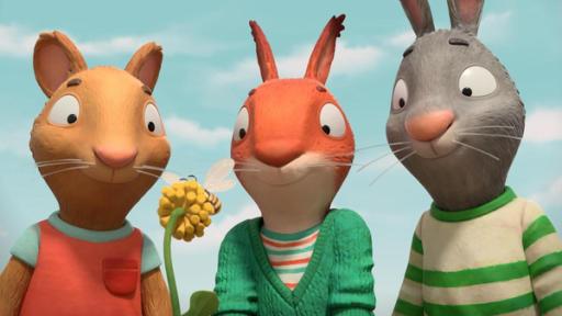 Schlaue, kleine Jamila! | Rechte: © Magic Light Pictures LTD 2023 Fasziniert beobachten die Freunde Posy, die Maus, Jamila das Eichhörnchen und Pip, das Kaninchen eine Biene, die vor ihnen Nektar von einer gelben Blüte einsammelt.
