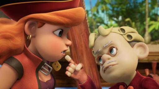 Auf Piratenart | Rechte: © 2024 – Method Animation – Mediawan kids & family Käpt'n Raubein und der Inspekteur der Pirate Academy mit Brille und Bart stehen sich angespannt gegenüber. Mit dem Zeigefinger der rechten Hand zeigt der kleinere, blonde Inspekteur direkt auf Käpt'n Raubein.