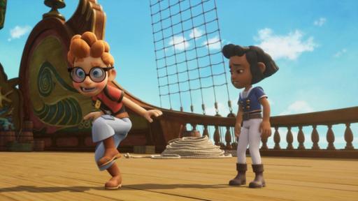 Flöhe an Bord | Rechte: © 2024 – Method Animation – Mediawan kids & family Auf Deck des Schulschiffs Galeone steht Alexander in einer erschrockenen Körperhaltung und hat dabei sein rechtes Bein angezogen. Dolores steht rechts hinter ihm und schaut zu Alexander. Auf Deck sieht man hinter den beiden noch ein zusammengerolltes Seil liegen.