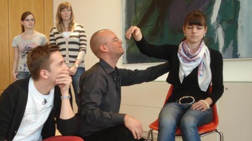 Eric bei einer Hypnose