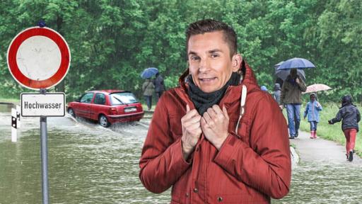 PUR+ - Teaser - Gefährlicher Starkregen | Rechte: Clipdealer, Imago, ZDF, Collage Moderator Eric Mayer steht mit angespannter Miene neben einem Schild mit der Aufschrift "Hochwaser". Im Hintergrund laufen Menschen mit Regenschirmen und es fährt ein Auto durchs Wasser auf einer überfluteten Straße.