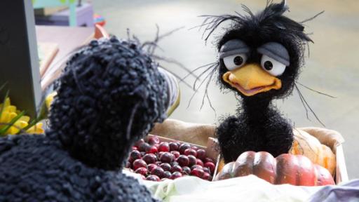 Das Rabibaby | Rechte: ZDF Rudi und das Rabenbaby schauen sich an.