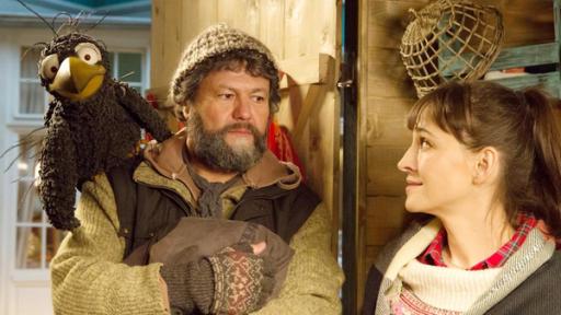 Der Weihnachtsmann im Schuppen | Rechte: ZDF Rabe Rudi, Frau Siebenstein und der Obdachlose Hans