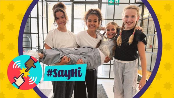 Der Aktionssong "Mach dich locker" wird von den KiKA-TanzAlarm-Kids Laura, Nika, Viktoria und Sophia präsentiert.