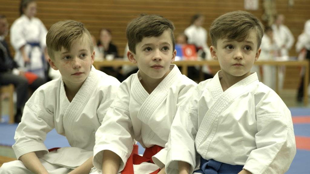 V.l.: Aidan (12), Aaric (11) und Andrew (8) sind drei echte Karate-Kids. In ihrem Verein sind sie die ungeschlagene Spitze.