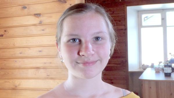 Die 13-jährige Marta aus Estland singt für ihr Leben gern.                         