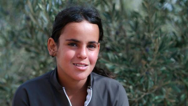 Lina, die Boxerin aus der jordanischen Wüste. Seitdem sie boxt, ist die zwölfjährige Sportlerin nicht mehr schüchtern und kann sich im Alltag besser durchsetzen.