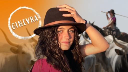 Mädchen mit Cowboyhut, im Hintergrund sind Rinder zu sehen | Rechte: SWR, SWR Mädchen mit Cowboyhut, im Hintergrund sind Rinder zu sehen