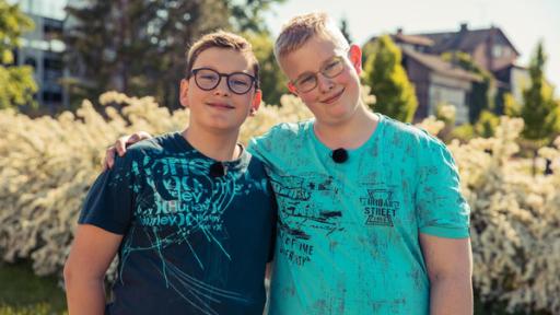 Schau in meine Welt! - Freundschaft Spezial | Rechte: KiKA Jermaine (l.) und Frederic (r.) sind beste Freunde und kämpfen für den Klimaschutz.