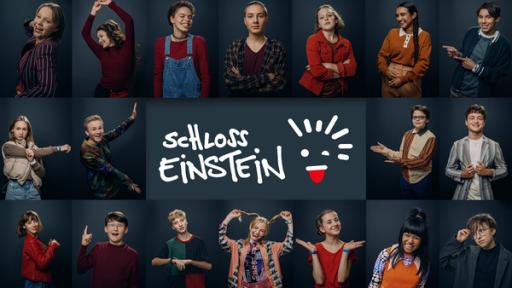 Der Schloss Einstein Cast von Staffel 26: Julia (Jules de Groote), Io (Clara Jaschob), Ava (Mia Stieber), Noah (Philip Rüger), Joyce (Matilda Willigalla), Reena (Sophia Leonie Mauritz), Leon (Dean-Ryan Kuhlig), Fabienne (Paula Uhde), Sirius (Niels Krommes), Marlon (Matti Schneider), Colin (Johannes Degen), Annika (Merle Sophie Eismann), Casper (Jakob Engel), Mikka (Jona Kirchner), Chiara (Jamila Weintritt), Nesrin (Julie Marienfeld), Massuda (Tisa Pharischad Khumyim), Joel (Samuel Koch)