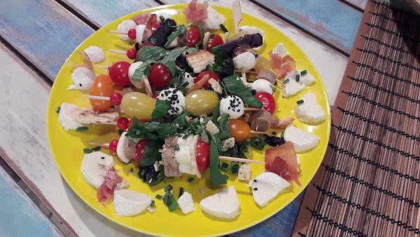 Tomate-Mozzarella-Häppchen | Rechte: ZDF/ORF