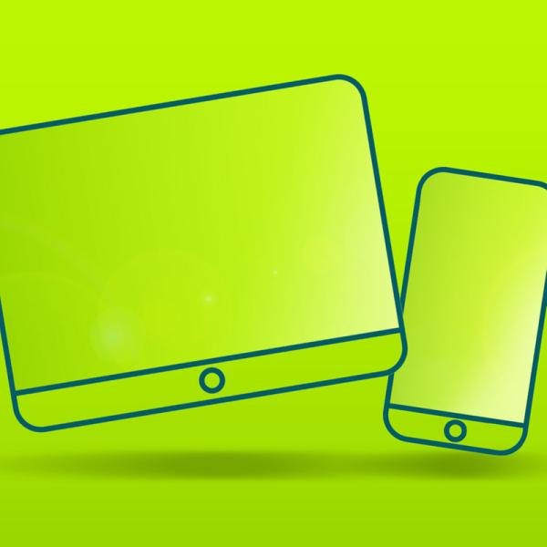 Man sieht ein Tablet und ein Smartphone.