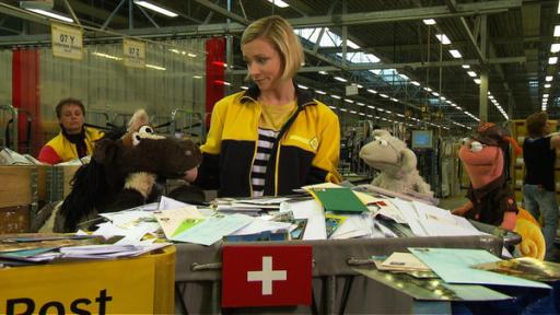 Pferd will das Paket noch aufhalten
