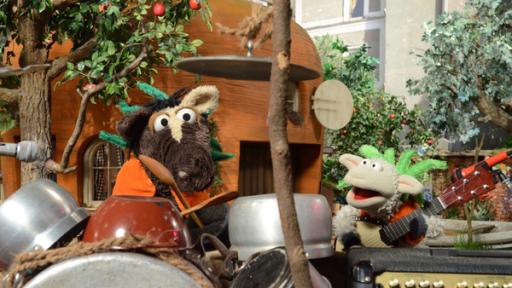 57. Ein eigenes Lied | Rechte: NDR - Uwe Ernst Wolle und Pferd spielen ihren Song
